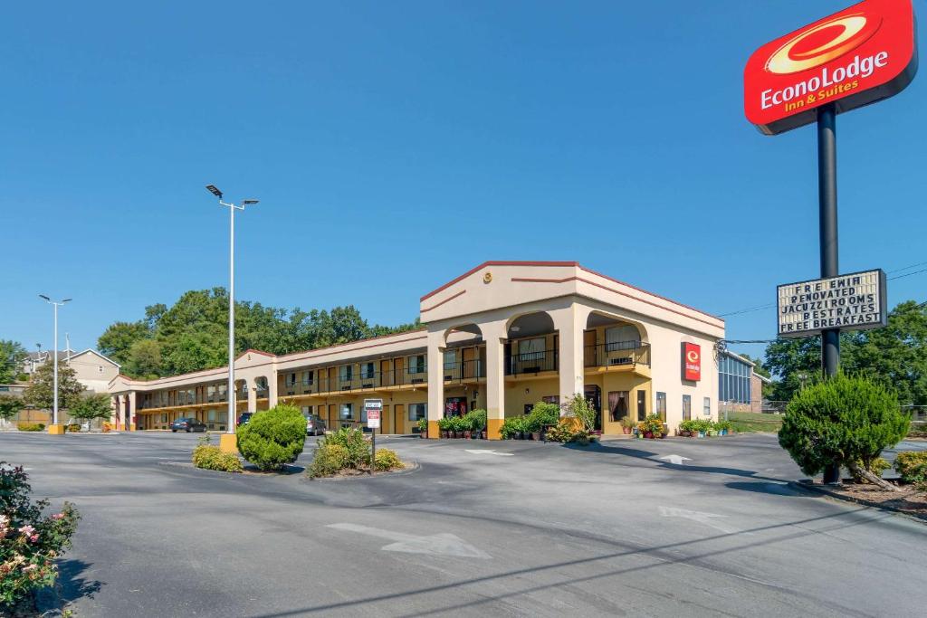 Econo Lodge Inn & Suites - main image