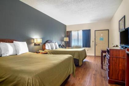 Econo Lodge Inn & Suites - image 8