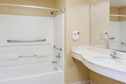 Super 8 by Wyndham Ft. Oglethorpe GA/Chatt TN Area - image 14