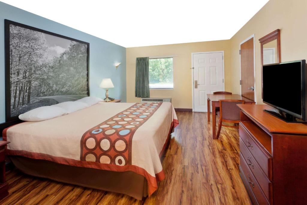 Super 8 by Wyndham Ft. Oglethorpe GA/Chatt TN Area - image 6