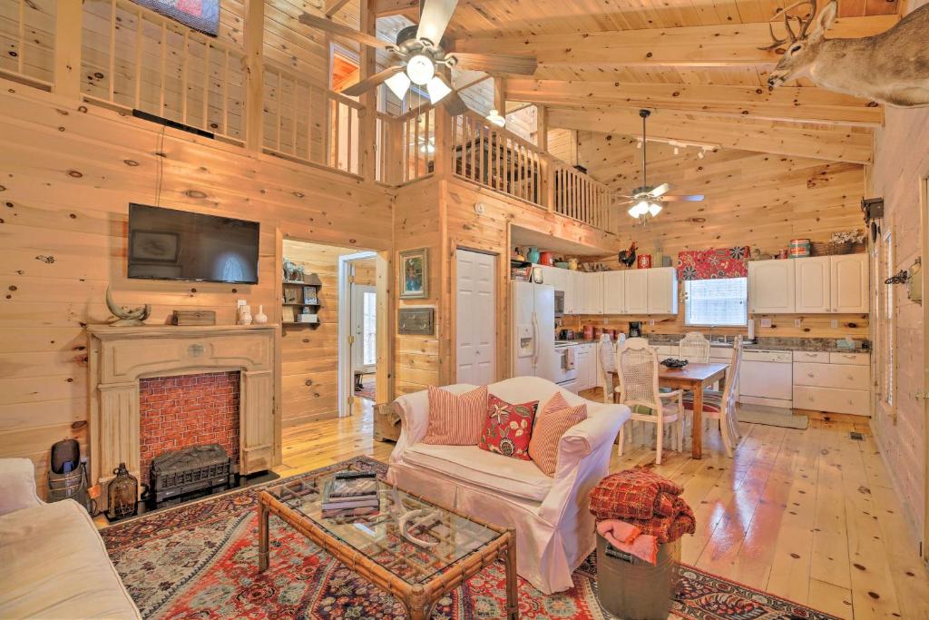 Mtn Abode with WiFi 2 Mi to Little River Canyon! - main image