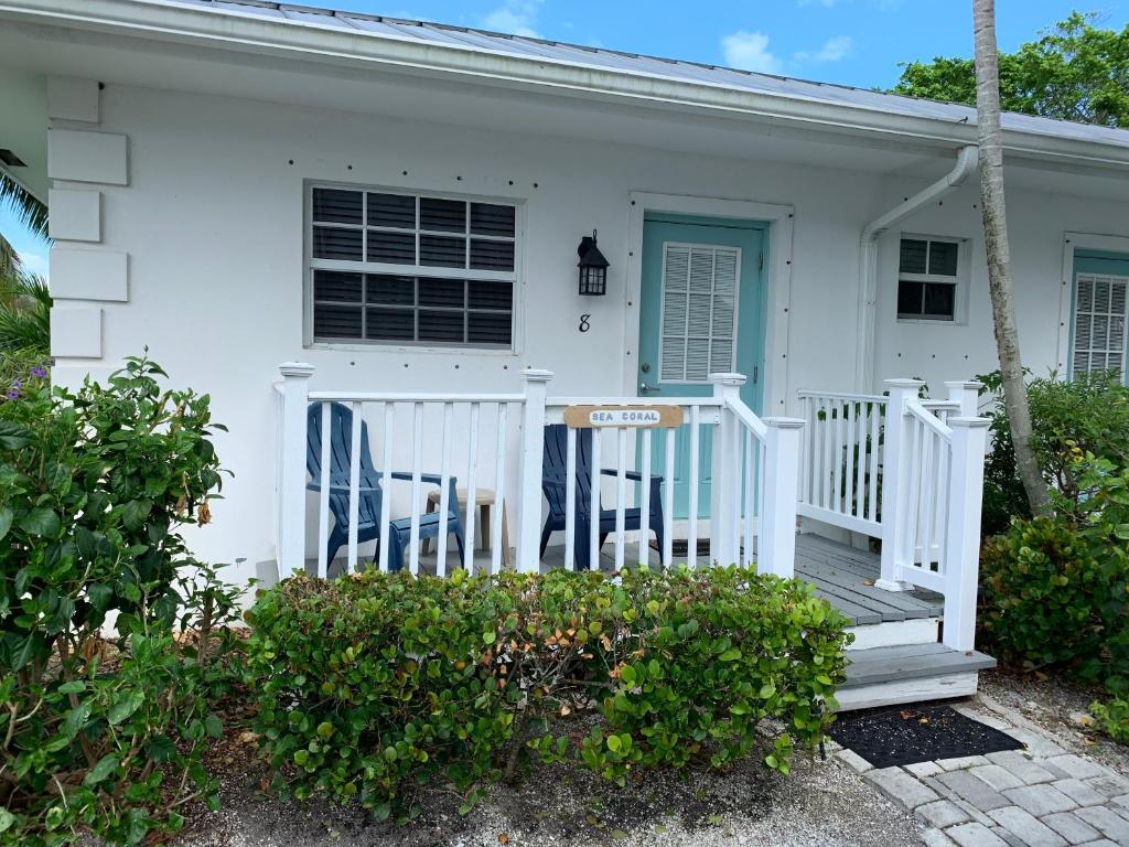 Seahorse Beach Bungalows - main image