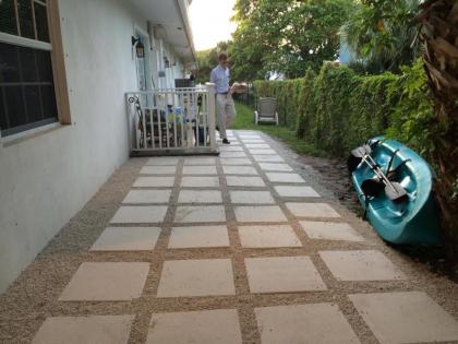Coconut Palm Beach Bungalow 2 bedroom King bed - image 11
