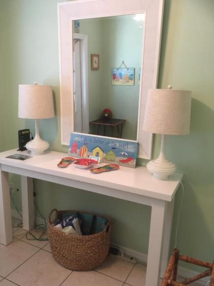 Coconut Palm Beach Bungalow 2 bedroom King bed - image 14