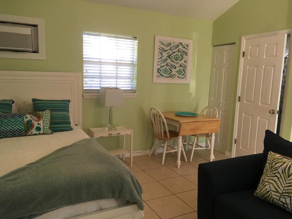 Sand Dollar Beach Bungalow - main image
