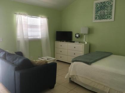 Sand Dollar Beach Bungalow - image 10