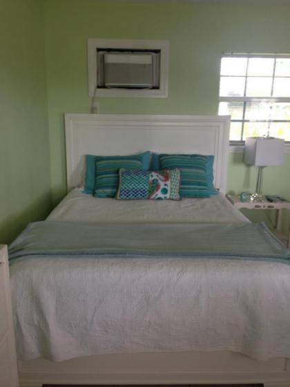 Sand Dollar Beach Bungalow - image 15