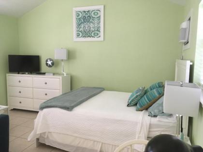 Sand Dollar Beach Bungalow - image 9