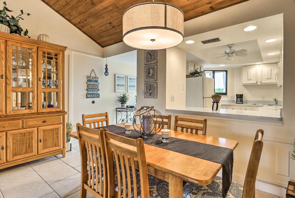 Hutchinson Island Condo with 5 Pools and Golf Course! - image 6