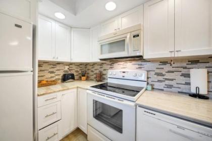 Perfect Oceanside 2 Bedroom Condo - Private Beach 4 Heated Pools & 9 Hole Golf Course! condo - image 13