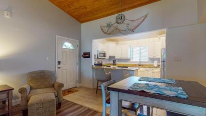 CP 721 1 Bed 1 Bath Condo Welcome to Paradise - image 12