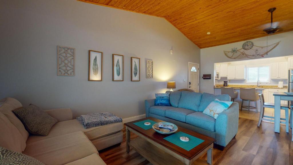 CP 721 1 Bed 1 Bath Condo Welcome to Paradise - image 6