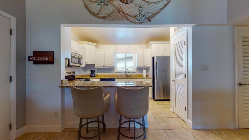 CP 721 1 Bed 1 Bath Condo Welcome to Paradise - image 7