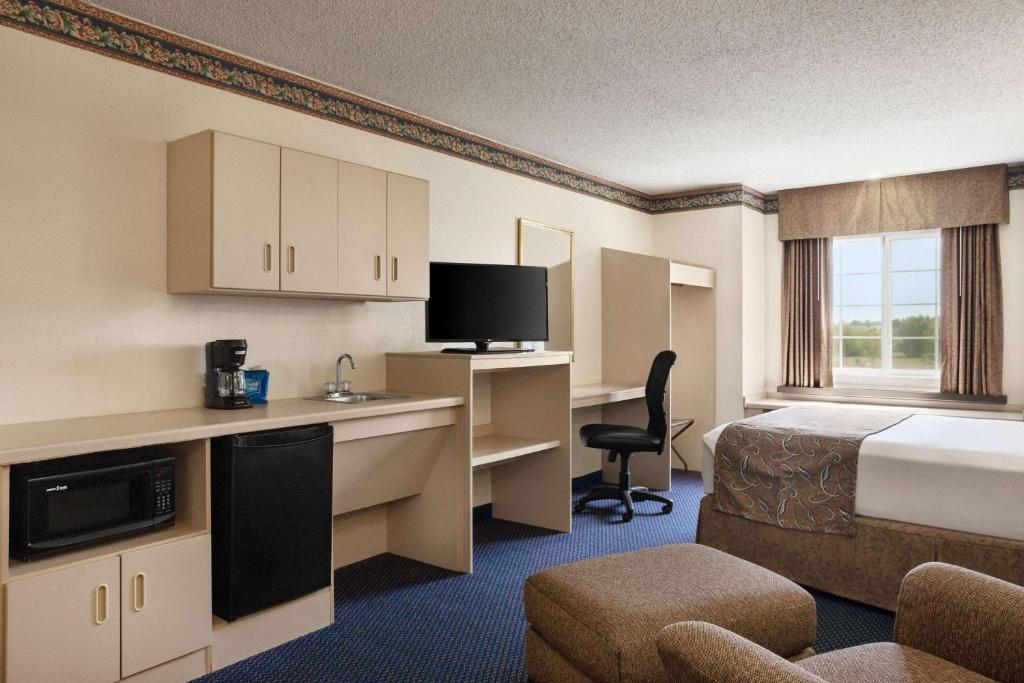 Travelodge by Wyndham Fort Scott - image 6
