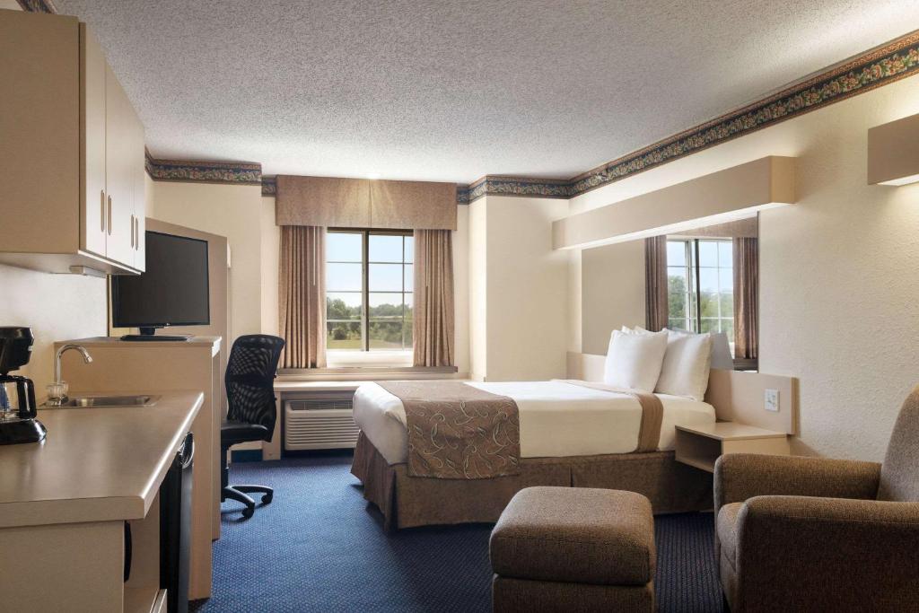 Travelodge by Wyndham Fort Scott - image 7
