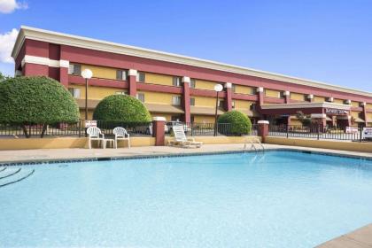 Baymont by Wyndham Fort Smith - image 7