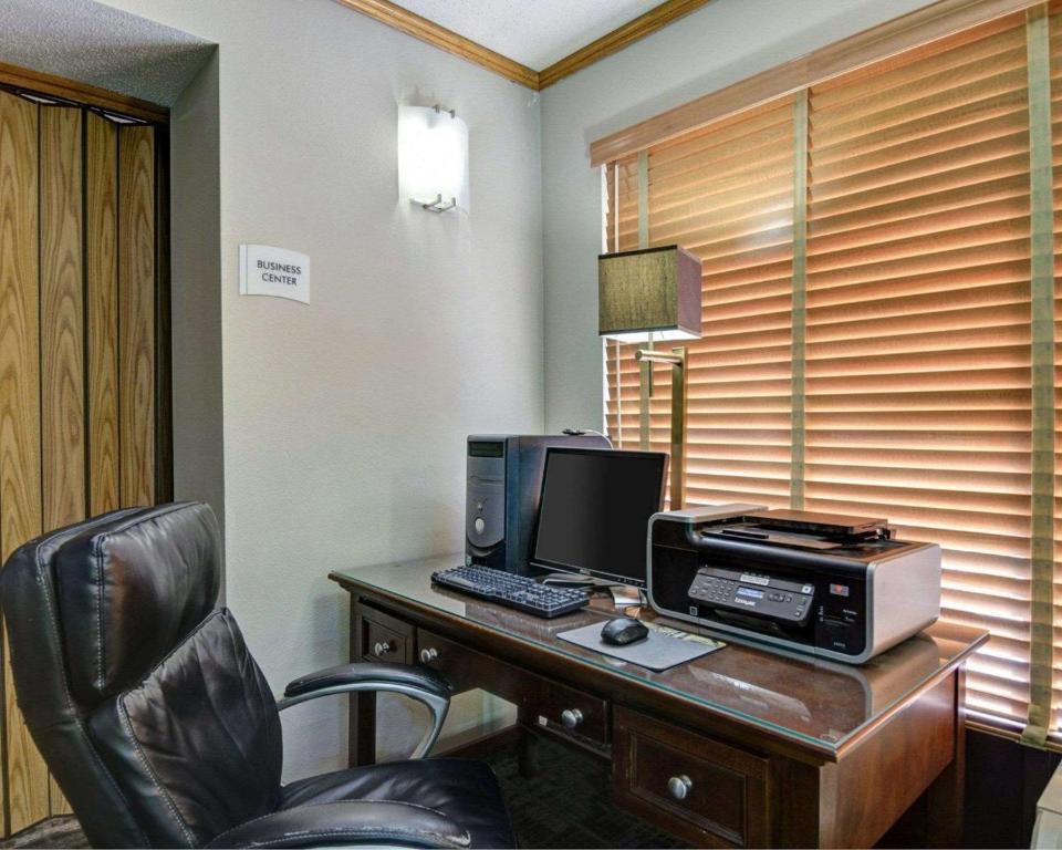 Quality Inn Fort Smith I-540 - image 3