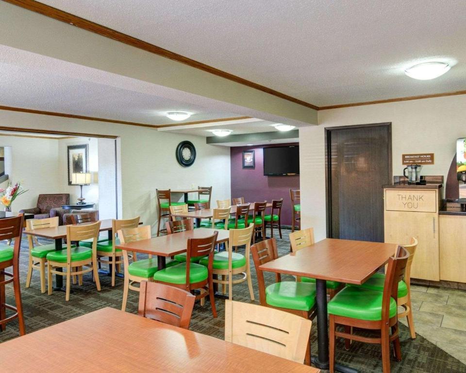 Quality Inn Fort Smith I-540 - image 5