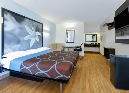 Super 8 by Wyndham Fort Smith - image 6