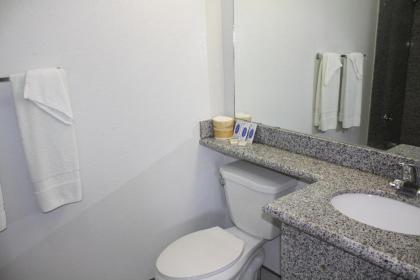 Deluxe Inn Fort Stockton - image 3