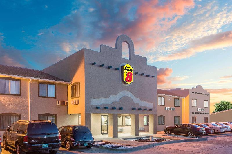 Super 8 by Wyndham Fort Sumner - image 2
