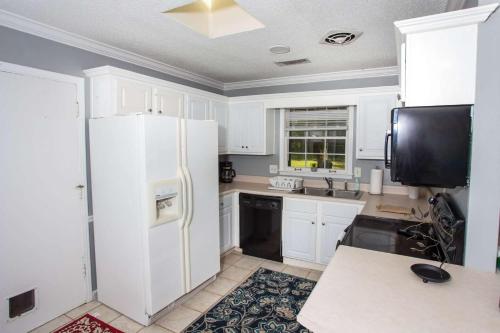 Elliott Point Vacation Home - image 3