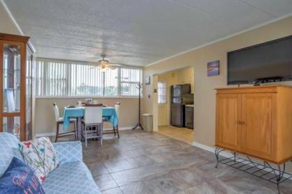 Sunny Florida Condo 4 Mi to Gulf Islands Seashore - image 3