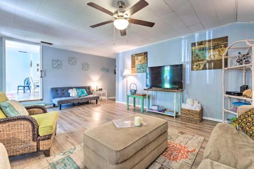Fort Walton Coastal Retreat - Walk to Beach! - image 4