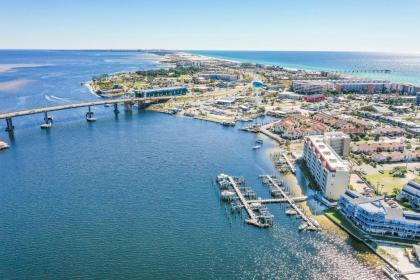 Fort Walton Beach Condo Views Beach Access! - image 12