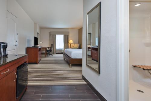 Hilton Garden Inn Philadelphia/Fort Washington - image 3