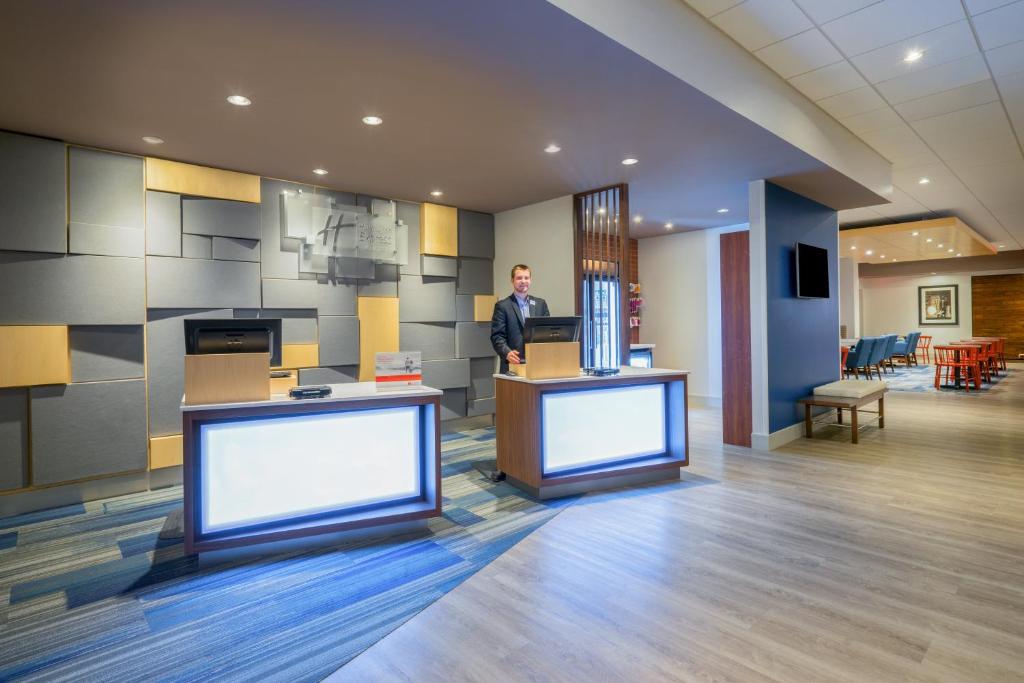 Holiday Inn Express & Suites Ft. Washington - Philadelphia an IHG Hotel - image 4