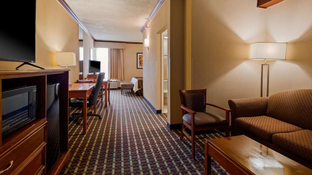 Best Western Fort Washington Inn - image 3