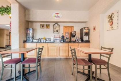 Super 8 by Wyndham Fort Worth North/Meacham Blvd - image 2