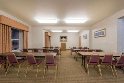 Super 8 by Wyndham Fort Worth North/Meacham Blvd - image 3