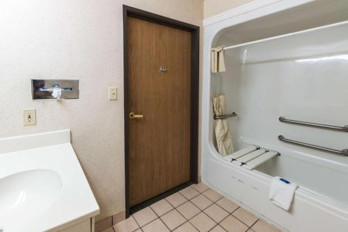 Motel 6-Fort Worth TX - Burleson - image 3