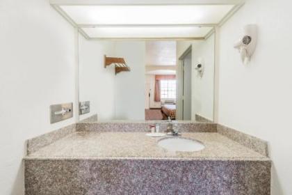 Americas Best Value Inn & Suites Fort Worth South - image 1