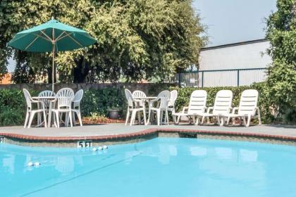 Days Inn by Wyndham South Fort Worth - image 4
