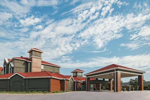 La Quinta by Wyndham Fort Worth City View - main image