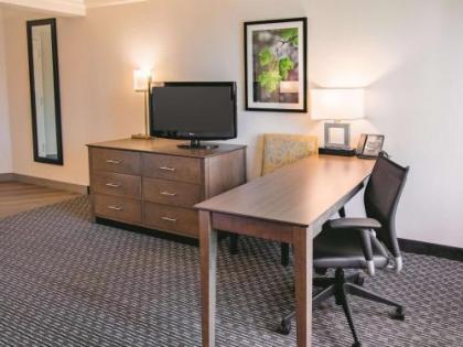 La Quinta by Wyndham Fort Worth City View - image 2