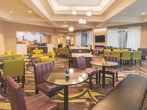 La Quinta by Wyndham Fort Worth City View - image 4