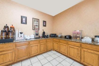Super 8 by Wyndham Fort Worth South - image 2
