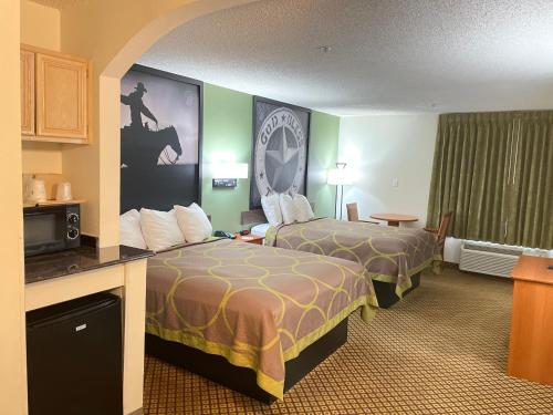 Super 8 by Wyndham Fort Worth South - image 4