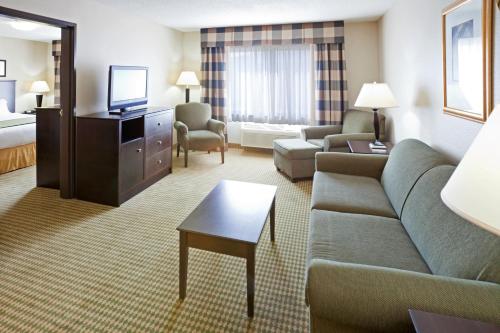 Holiday Inn Express Hotel and Suites Fort Worth/I-20 - image 5