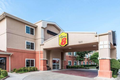 Super 8 by Wyndham Fort Worth North - main image