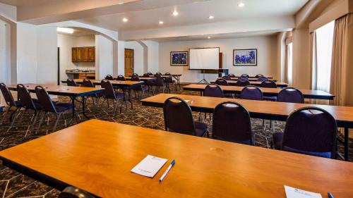 Best Western Fort Worth Inn and Suites - image 5