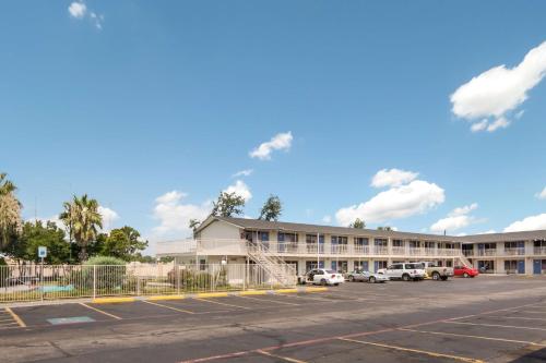 Motel 6-Fort Worth TX - Seminary - main image