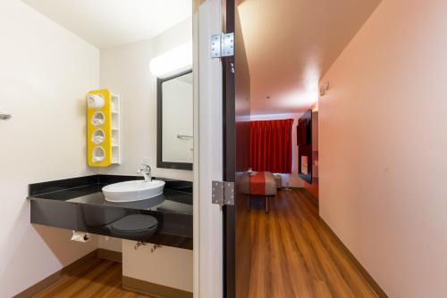 Motel 6-Fort Worth TX - Fort Worth Saginaw - image 3