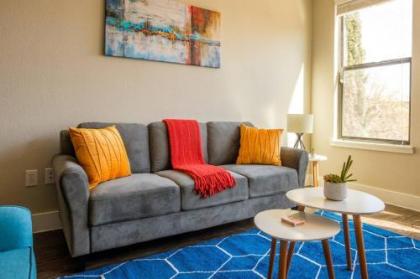 1 BR Apt Near Convention Center by Frontdesk Texas