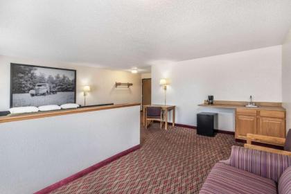 Super 8 by Wyndham Fountain - image 8