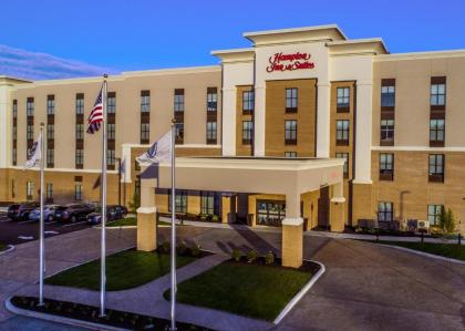 Hampton Inn & Suites/Foxborough/Mansfield - image 1